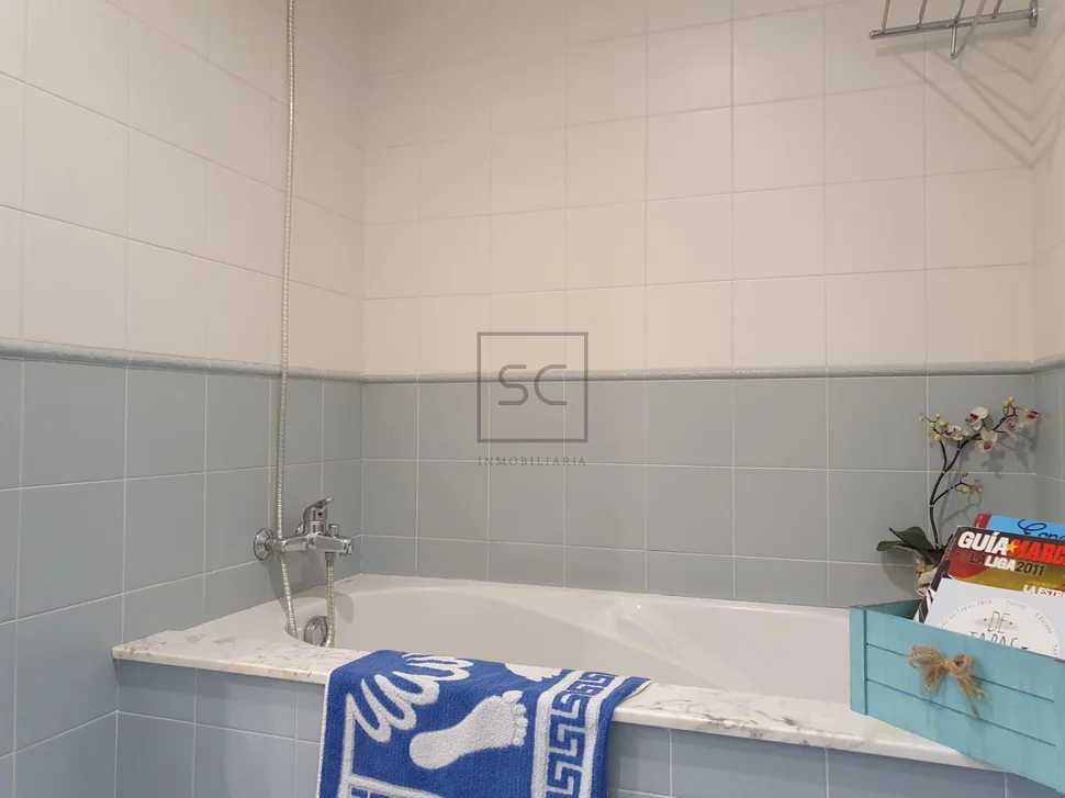 Chalet con ascensor y 2 plazas de garaje en el alto castaño, narón