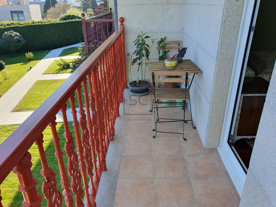 Chalet con ascensor y 2 plazas de garaje en el alto castaño, narón