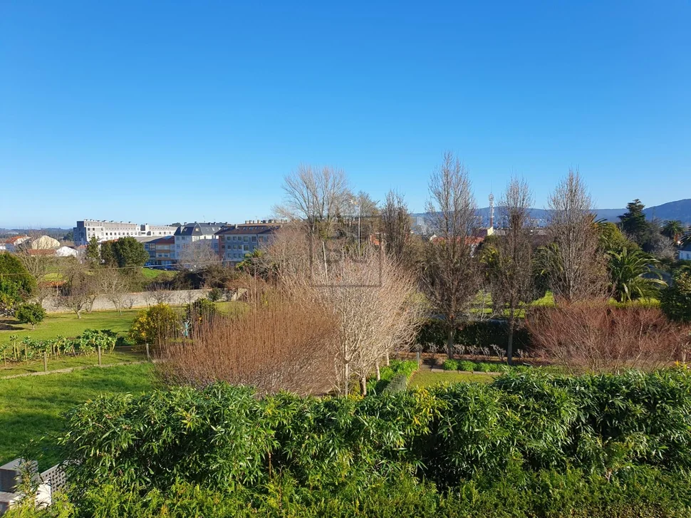 Chalet con ascensor y 2 plazas de garaje en el alto castaño, narón