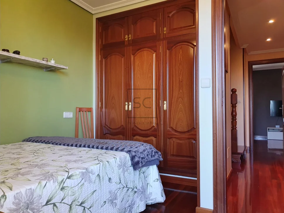 Chalet con ascensor y 2 plazas de garaje en el alto castaño, narón