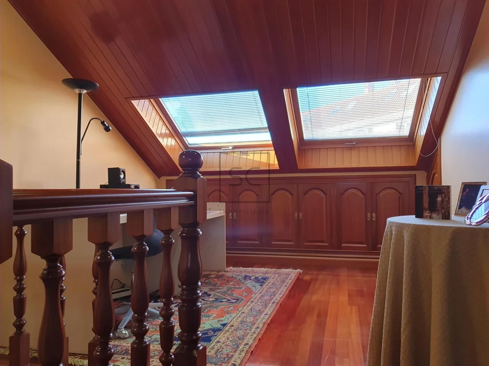 Chalet con ascensor y 2 plazas de garaje en el alto castaño, narón