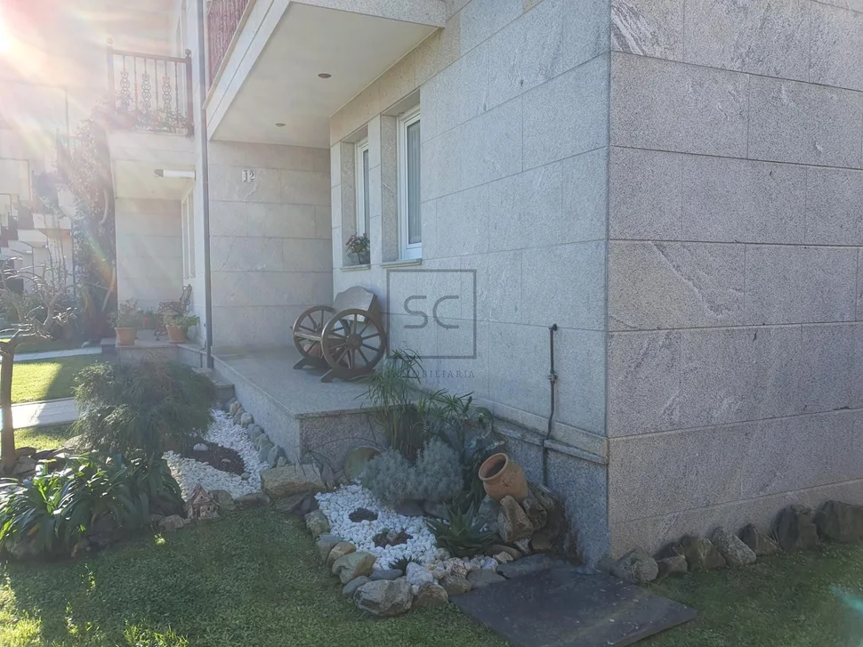 Chalet con ascensor y 2 plazas de garaje en el alto castaño, narón