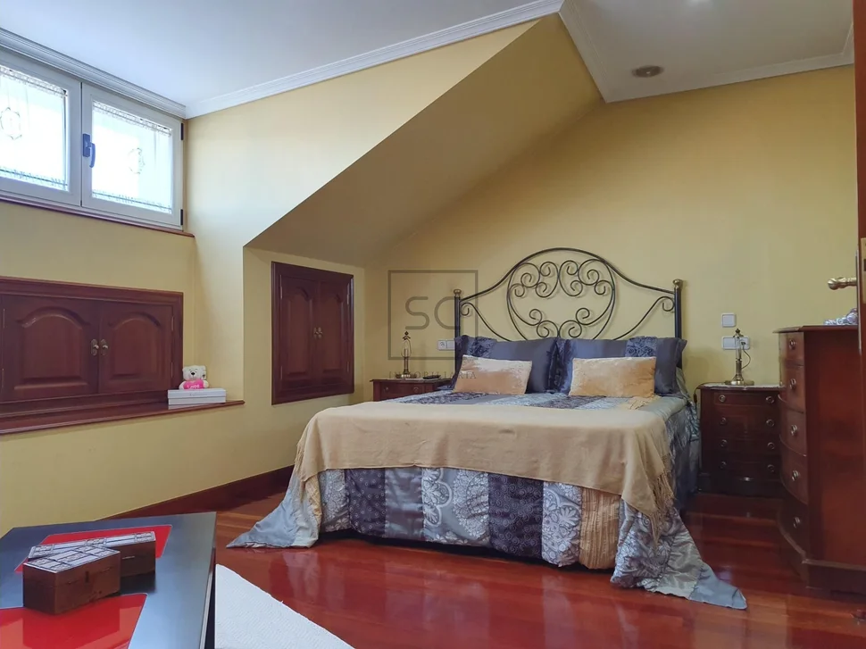 Chalet con ascensor y 2 plazas de garaje en el alto castaño, narón