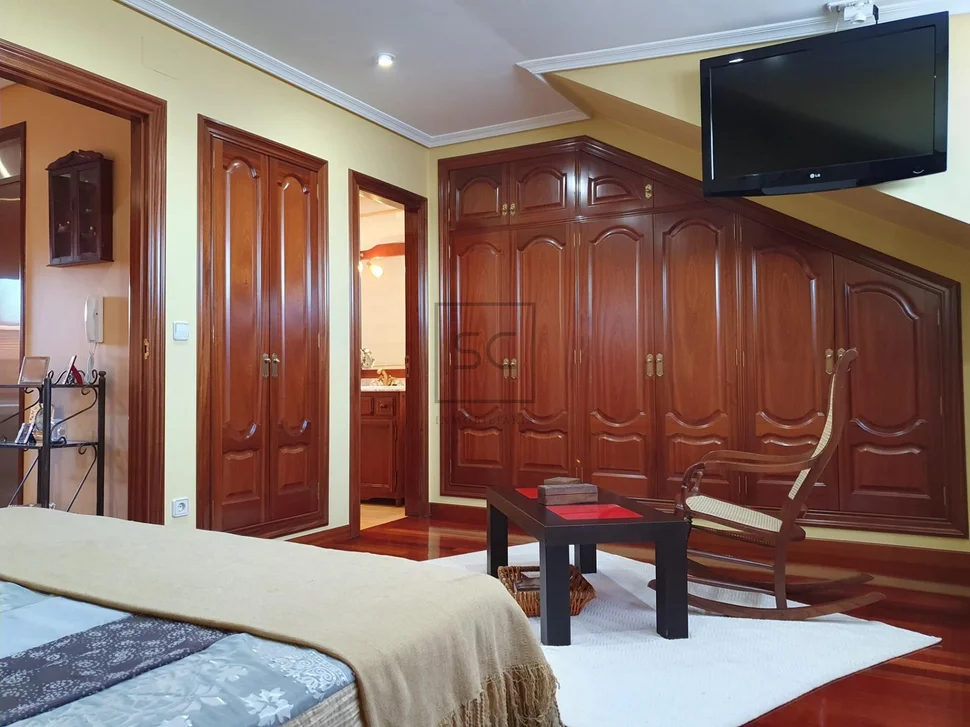 Chalet con ascensor y 2 plazas de garaje en el alto castaño, narón