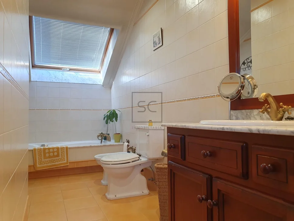 Chalet con ascensor y 2 plazas de garaje en el alto castaño, narón