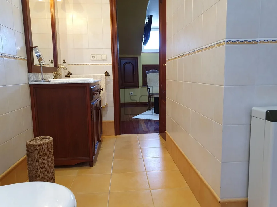 Chalet con ascensor y 2 plazas de garaje en el alto castaño, narón