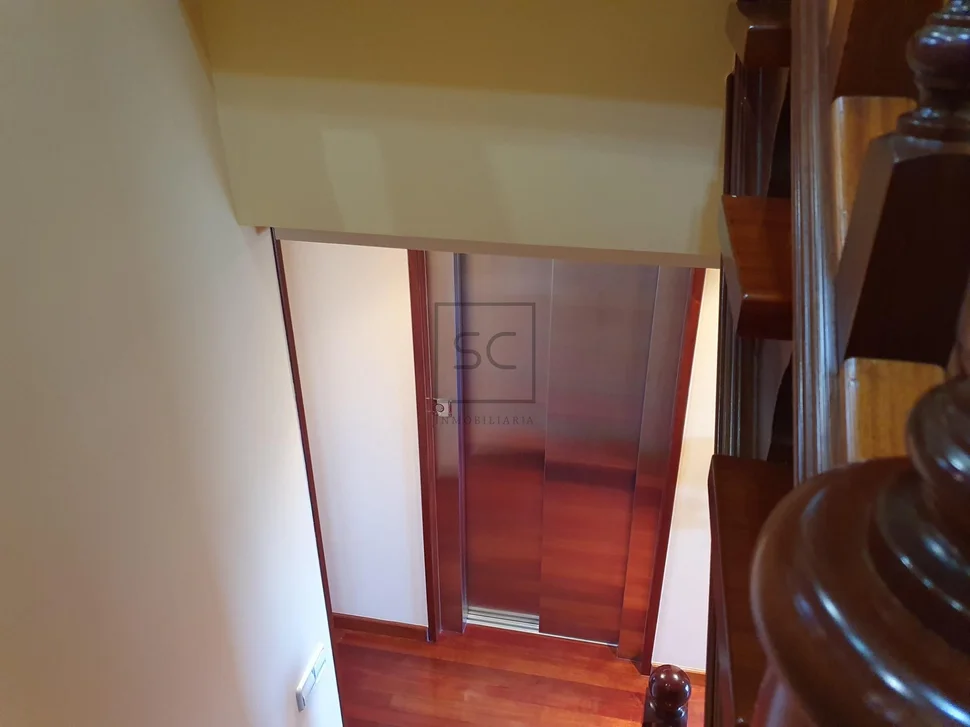 Chalet con ascensor y 2 plazas de garaje en el alto castaño, narón