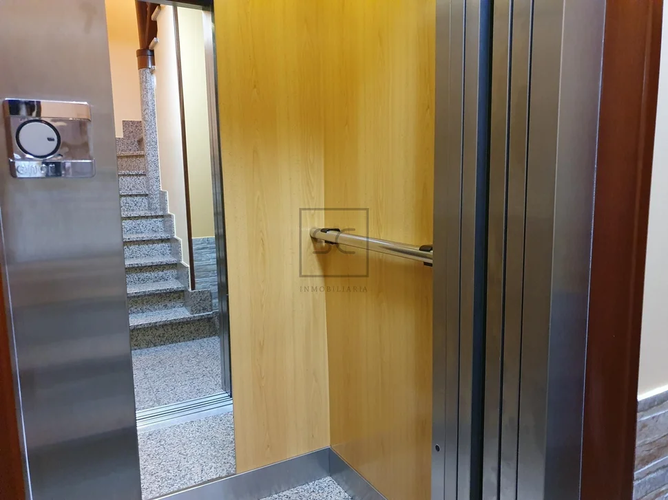 Chalet con ascensor y 2 plazas de garaje en el alto castaño, narón