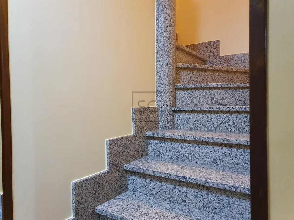 Chalet con ascensor y 2 plazas de garaje en el alto castaño, narón