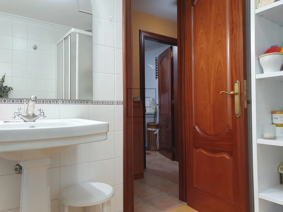 Chalet con ascensor y 2 plazas de garaje en el alto castaño, narón