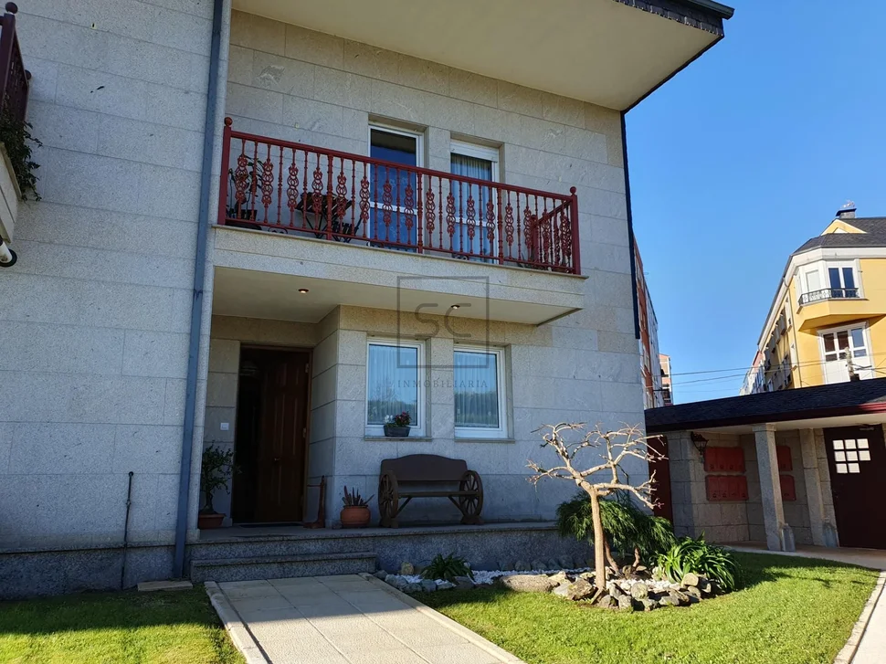 Chalet con ascensor y 2 plazas de garaje en el alto castaño, narón