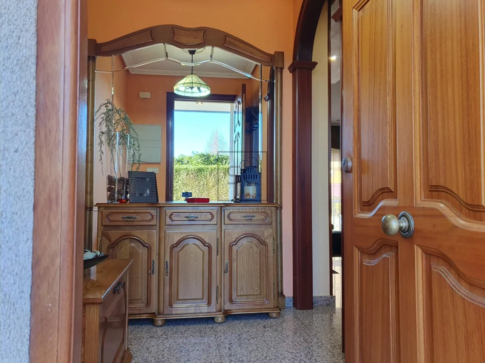 Chalet con ascensor y 2 plazas de garaje en el alto castaño, narón