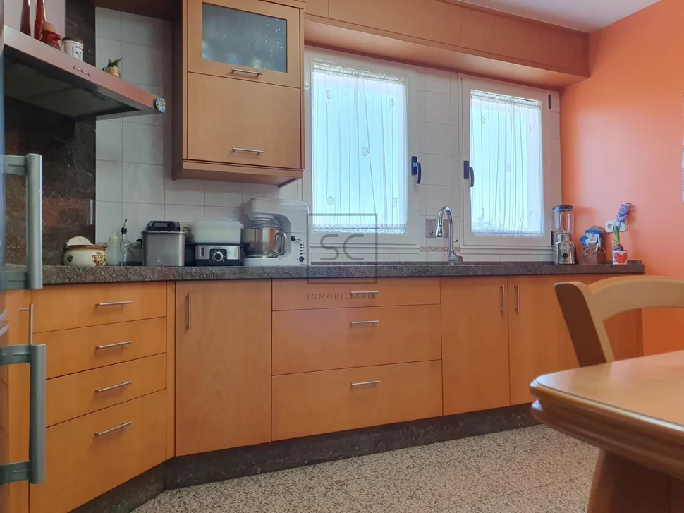 Chalet con ascensor y 2 plazas de garaje en el alto castaño, narón