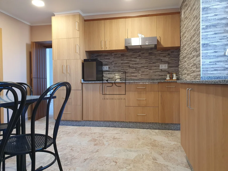 Casa de 3 plantas con finca en sedes-narón