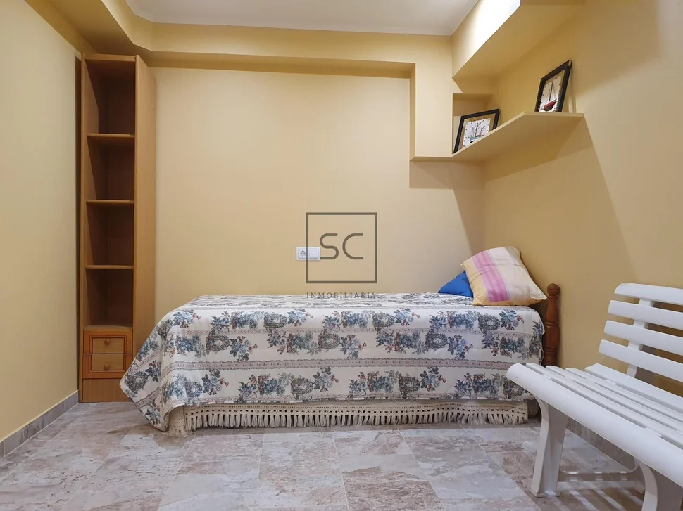 Casa de 3 plantas con finca en sedes-narón