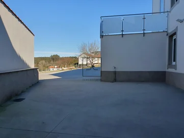 Casa de 3 plantas con finca en sedes-narón