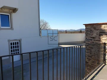 Casa de 3 plantas con finca en sedes-narón