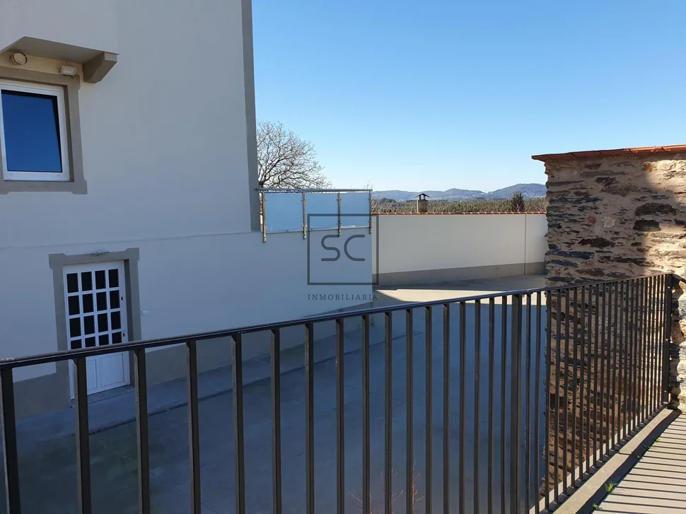 Casa de 3 plantas con finca en sedes-narón