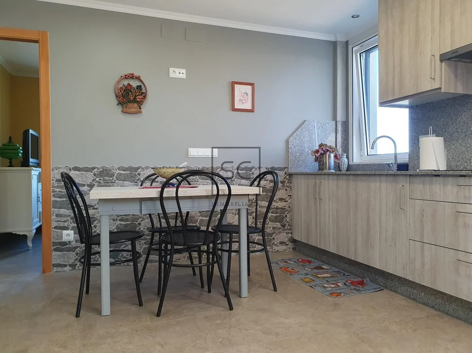 Casa de 3 plantas con finca en sedes-narón