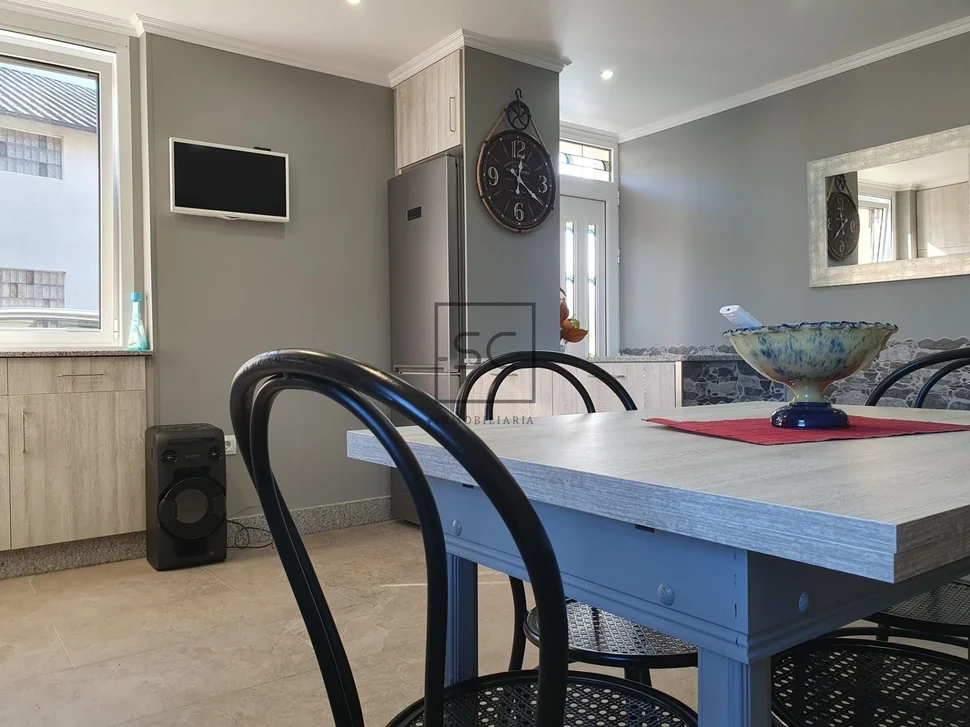 Casa de 3 plantas con finca en sedes-narón