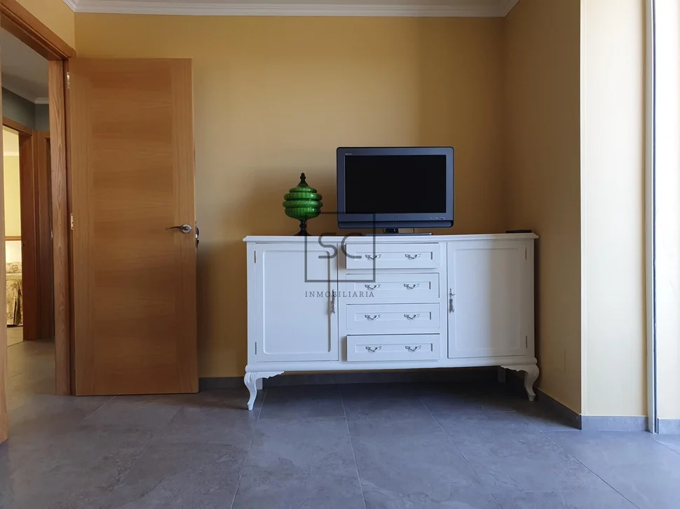 Casa de 3 plantas con finca en sedes-narón