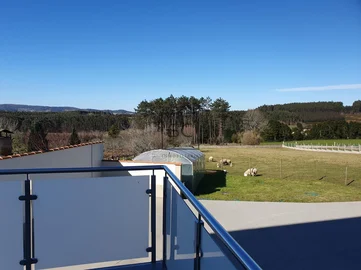 Casa de 3 plantas con finca en sedes-narón