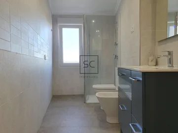 Casa de 3 plantas con finca en sedes-narón