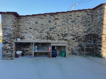 Casa de 3 plantas con finca en sedes-narón