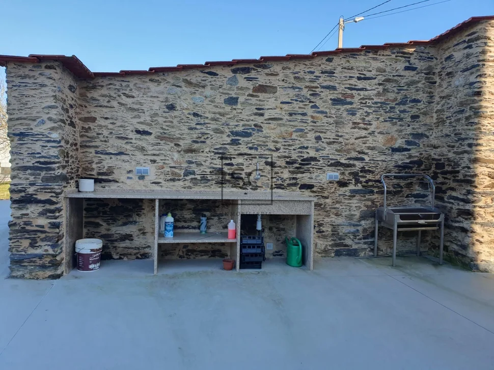 Casa de 3 plantas con finca en sedes-narón