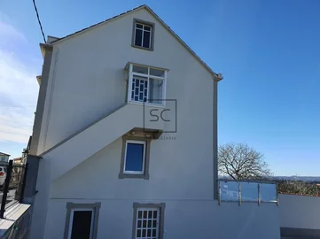 Casa de 3 plantas con finca en sedes-narón