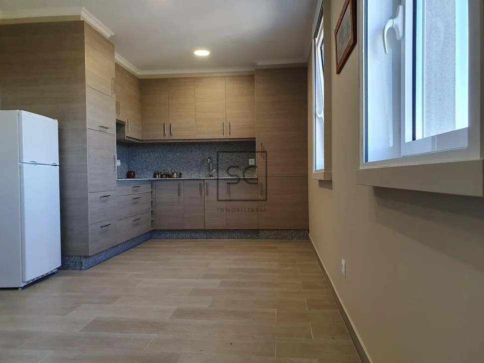 Casa de 3 plantas con finca en sedes-narón