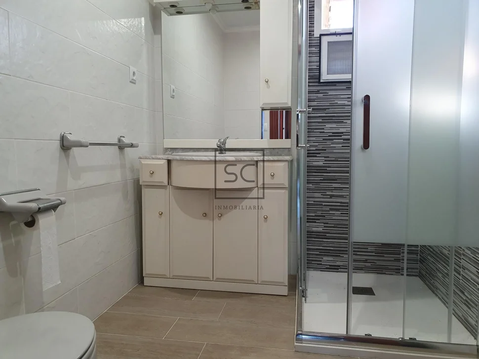 Casa de 3 plantas con finca en sedes-narón