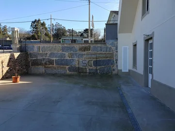 Casa de 3 plantas con finca en sedes-narón