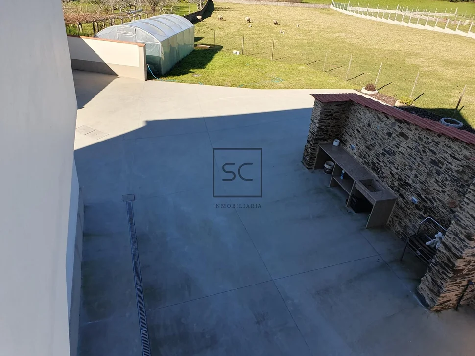 Casa de 3 plantas con finca en sedes-narón