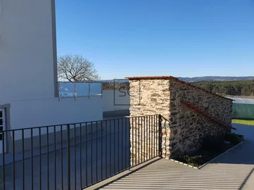 Casa de 3 plantas con finca en sedes-narón