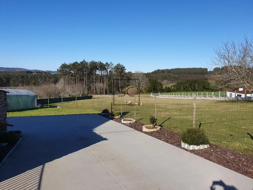 Casa de 3 plantas con finca en sedes-narón