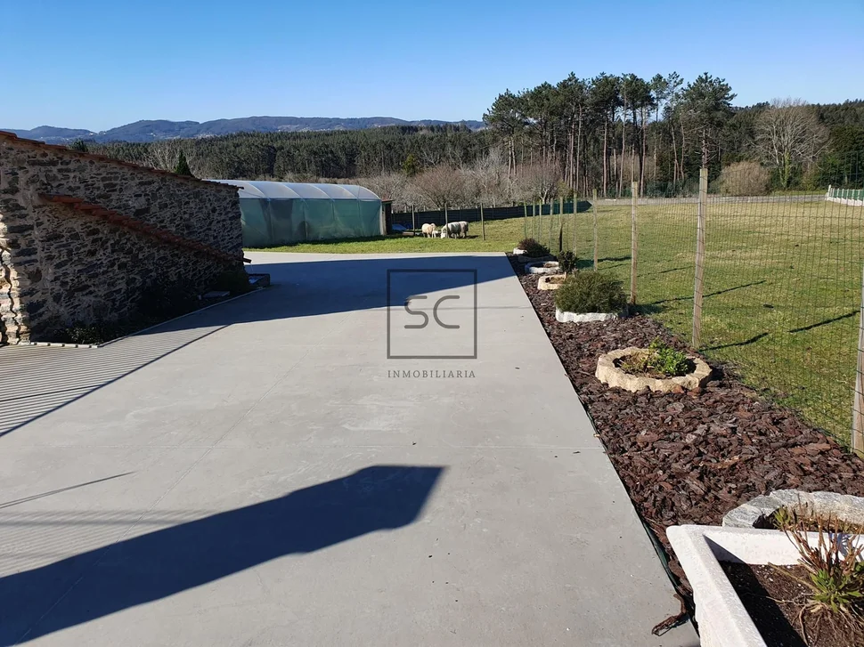 Casa de 3 plantas con finca en sedes-narón