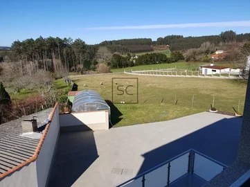 Casa de 3 plantas con finca en sedes-narón