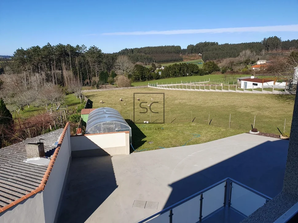 Casa de 3 plantas con finca en sedes-narón