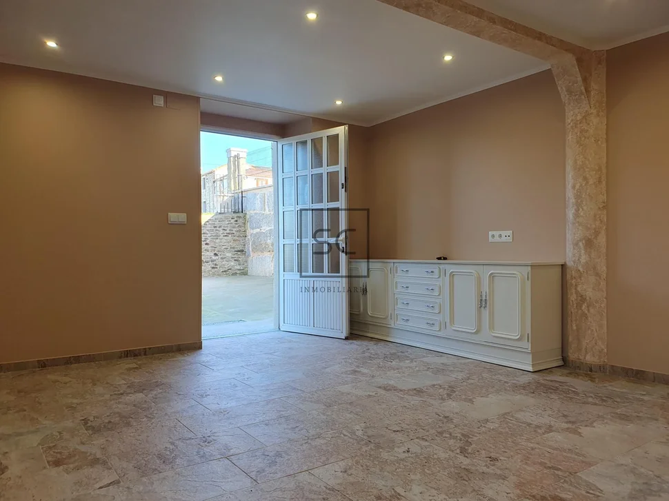 Casa de 3 plantas con finca en sedes-narón