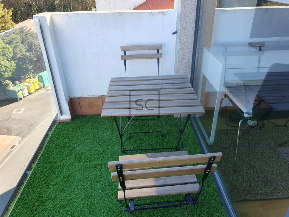 Apartamento con una pequeña terraza
