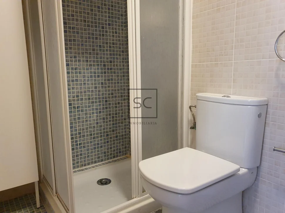 Apartamento con una pequeña terraza