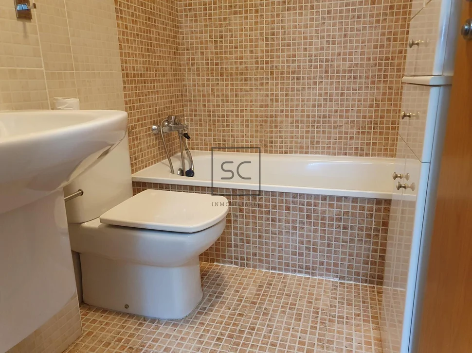 Apartamento con una pequeña terraza