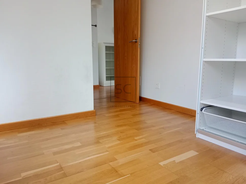 Apartamento con una pequeña terraza