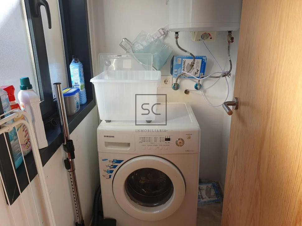 Apartamento con una pequeña terraza