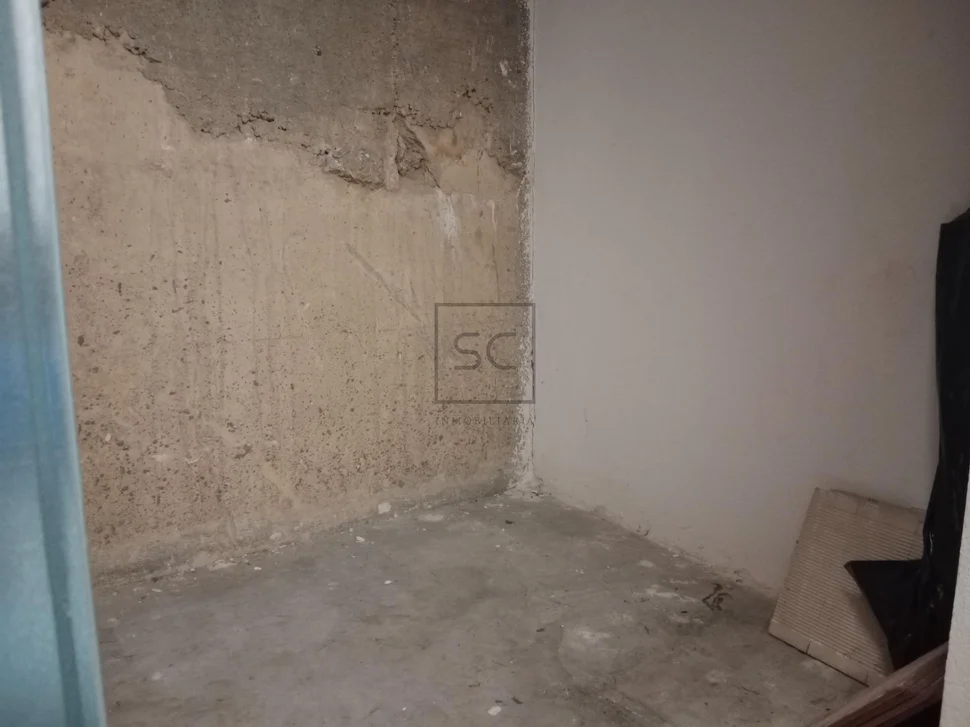 Apartamento con una pequeña terraza