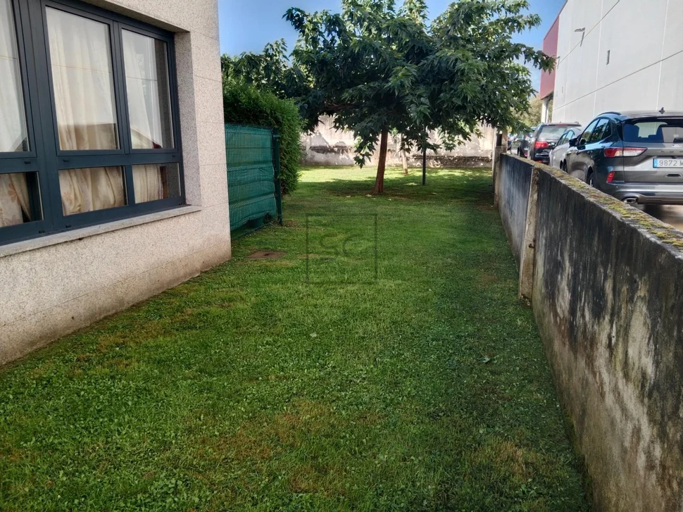 Apartamento con una pequeña terraza