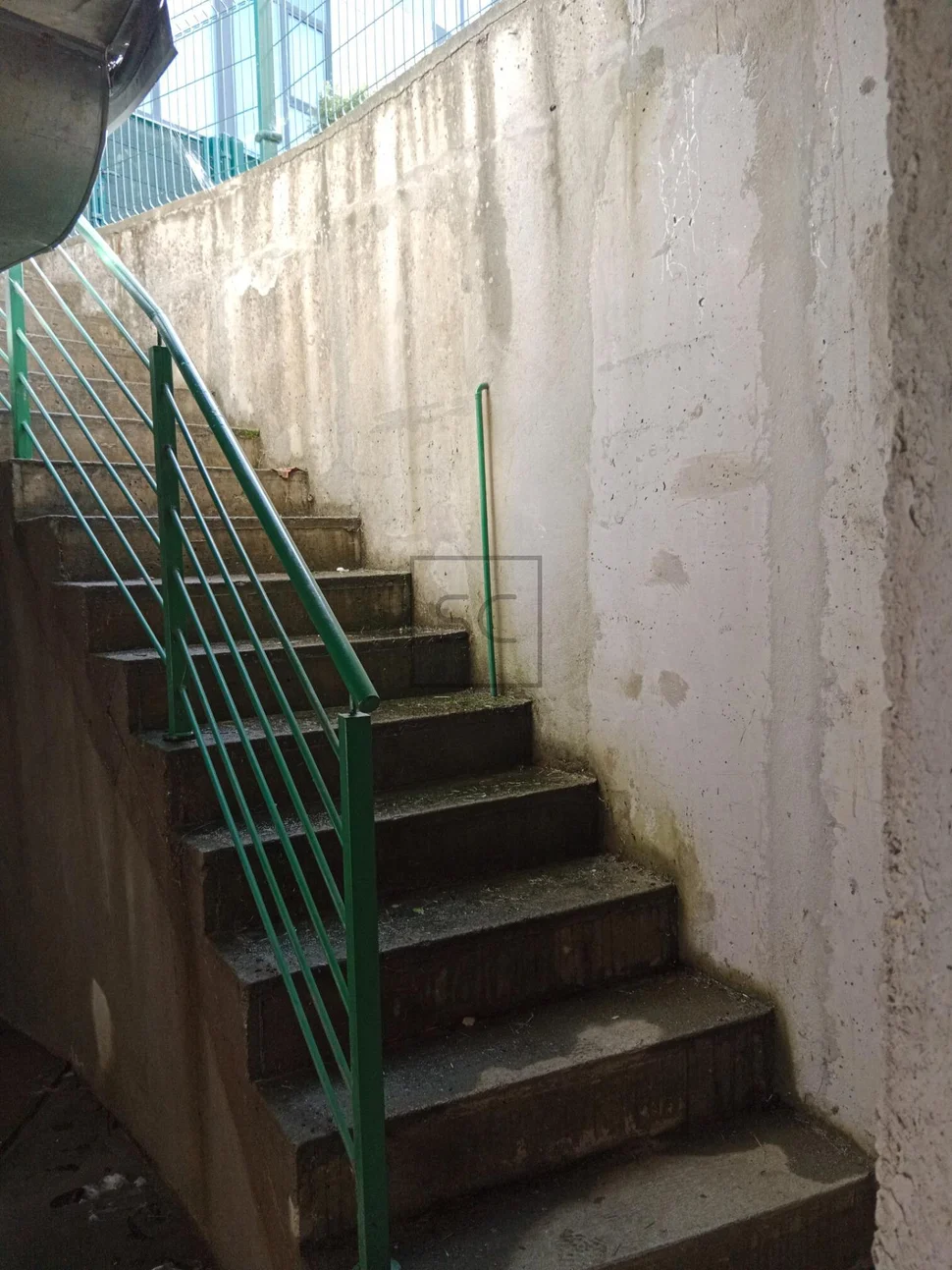 Apartamento con una pequeña terraza