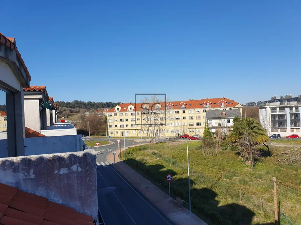 Apartamento con una pequeña terraza