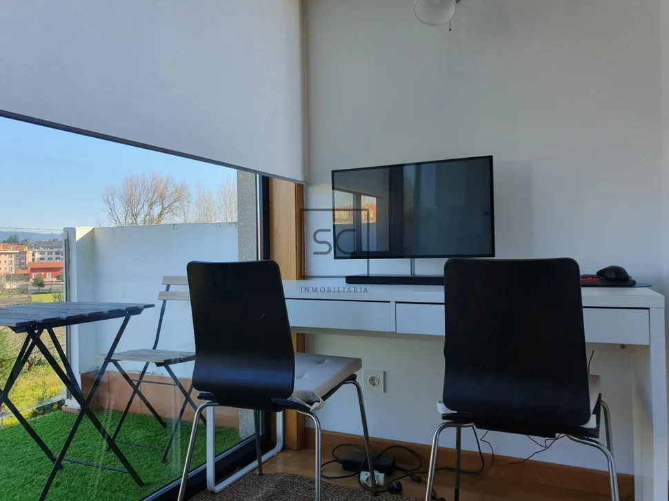 Apartamento con una pequeña terraza